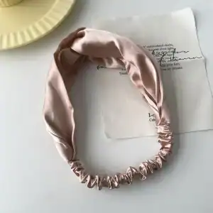 Bandeau satin rosé