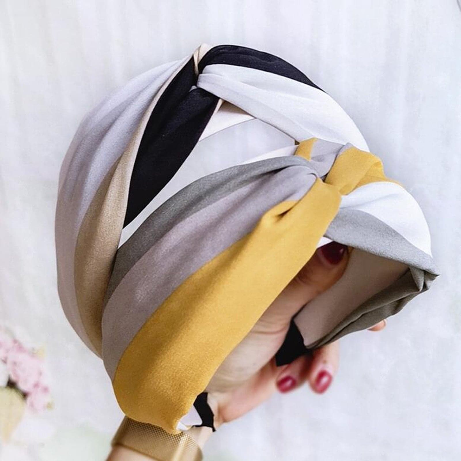 bandeau élégant noir blanc beige