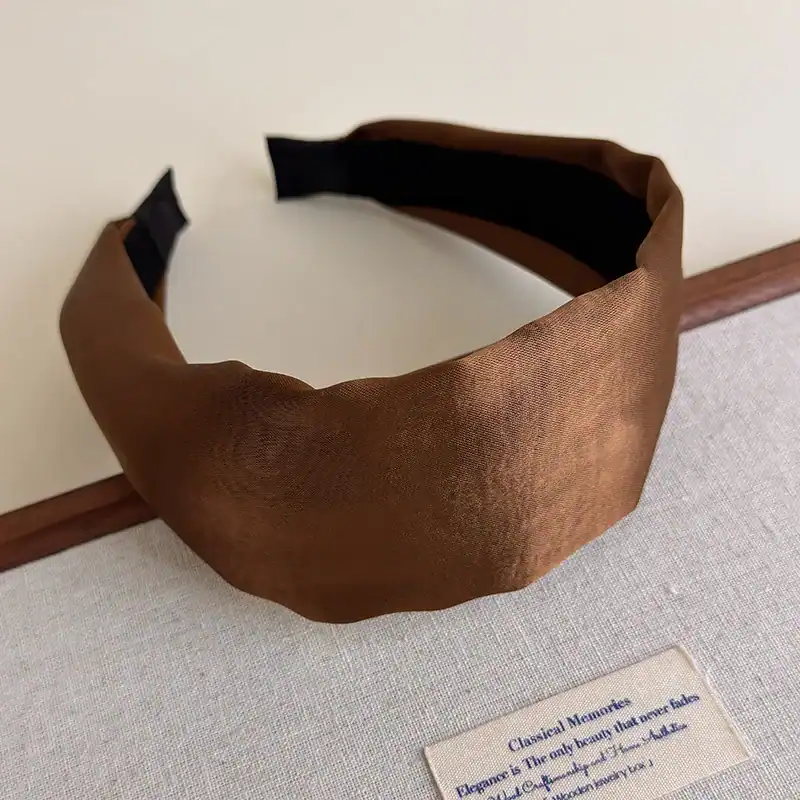 look sophistique bandeau satin