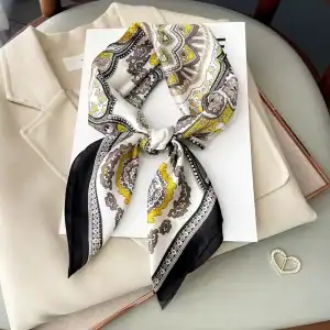 bandeau soie blanc élégant