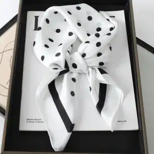 foulard en soie blanc