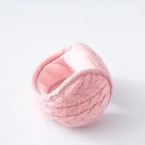 cache oreille rose clair