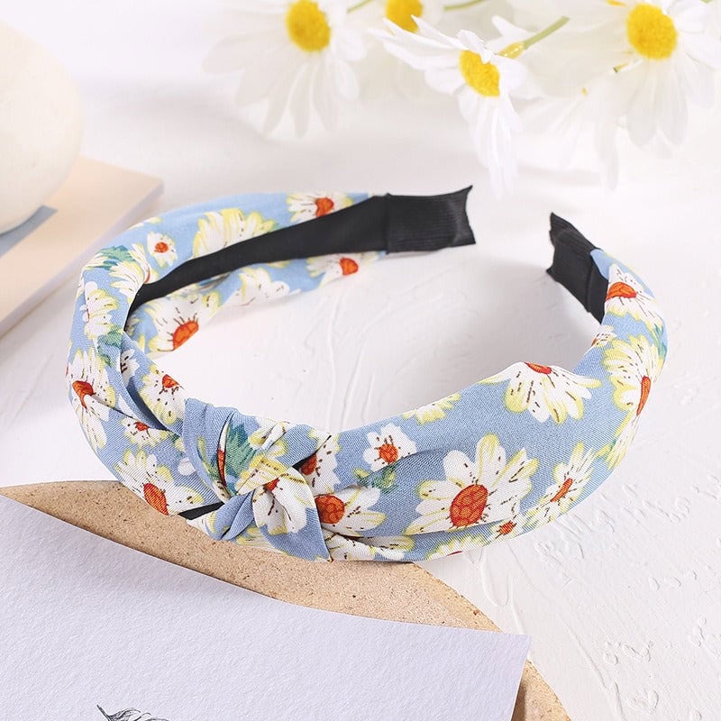accessoire floral bleu élégant