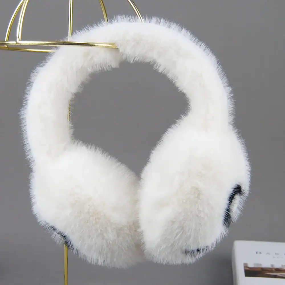 cache oreille blanc luxe