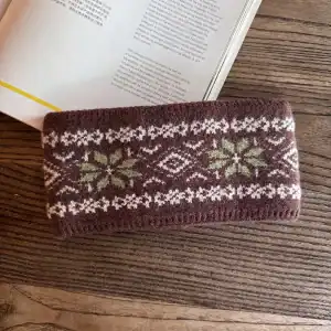 bandeau tricoté marron